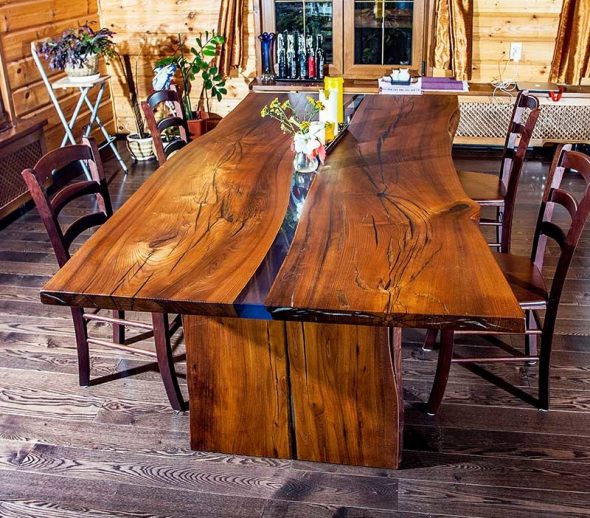 stół z naturalnego drewna