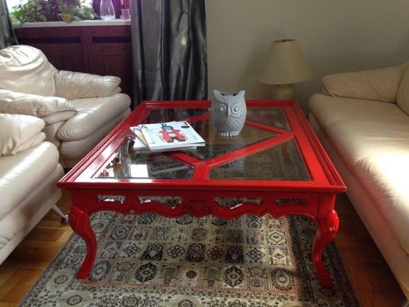 crveni stol