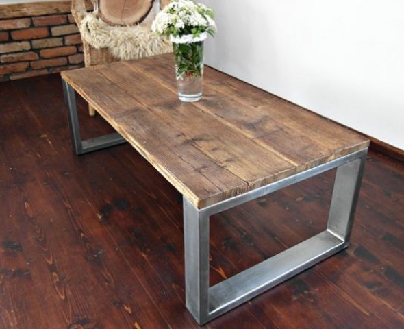 table with rectangular section tube