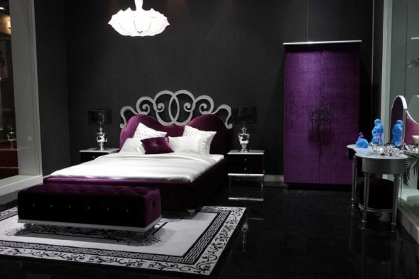 tmavě fialový nábytek