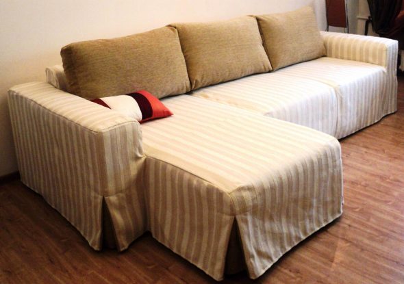 Sinasaklaw para sa sofa angular