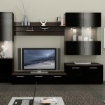 Černý modulární nábytek v obývacím pokoji