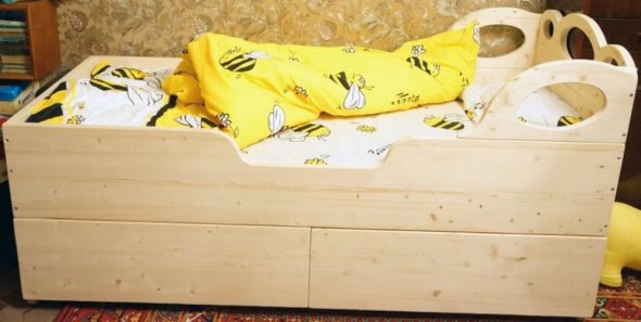 Children's bed made of wood
