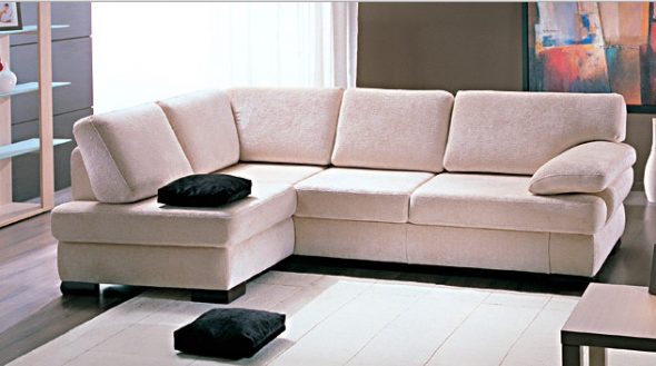 sofa z zamszową tapicerką