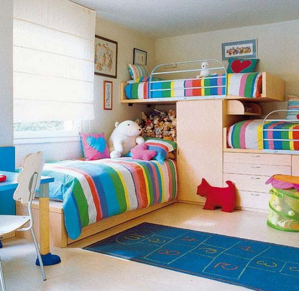 Kompaktiškas ir jaukus vaikų kambarys