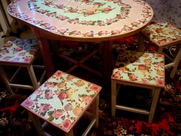Magandang decoupage dining table at stools
