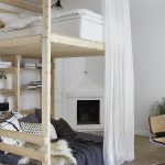 Niezwykłe łóżko piętrowe dla dorosłych na kółkach
