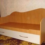 Make a complicated bed with your own hands