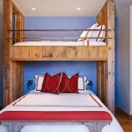 Naka-istilong wooden bunk bed sa isang adult bedroom