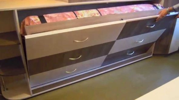 Ang transpormer na dibdib ng mga drawer bed