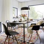 İskandinav yemek odası tasarımında siyah mobilya