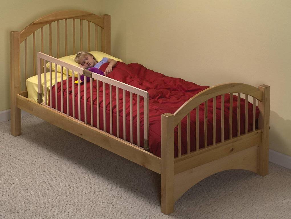 make a crib for the baby themselves