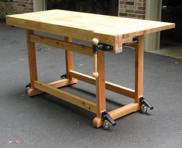 drewniany stół warsztatowy