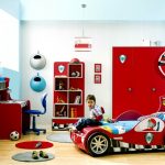 voiture de crèche dans la chambre