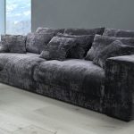 grå mocka soffa