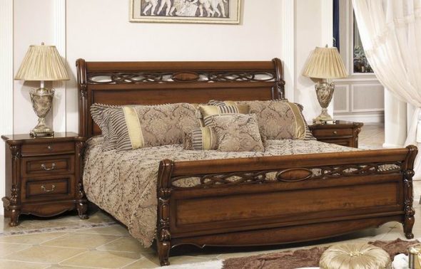 Drewniane łóżko Prowansji