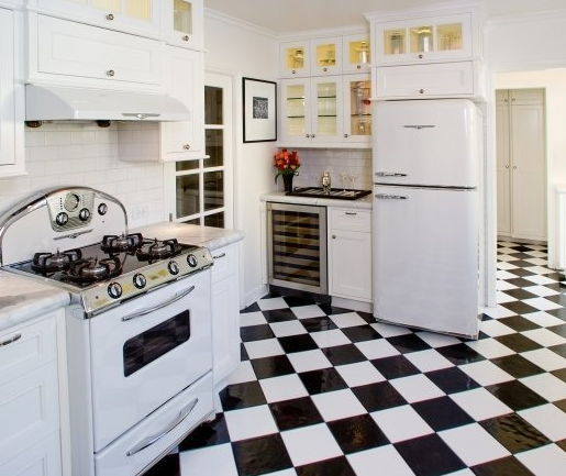 padlóburkolatok fehér konyhában