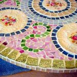 stół kuchenny z mozaiką