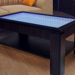 table with infinity effect in the living room