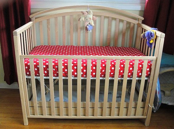 opcja łóżeczka drewnianego
