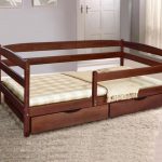 Children's bed with a protective side Eve