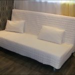 White bedinge sofa