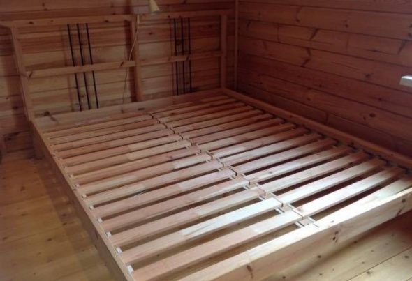 Baza Ikea z podwójnym łóżkiem