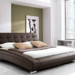 Double bed na may leather tapiserya