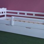 Beds of solid wood for children
