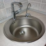 Okrugli sudoper od nehrđajućeg čelika