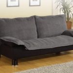 Sulankstoma sofa-lova kompaktiškame interjere