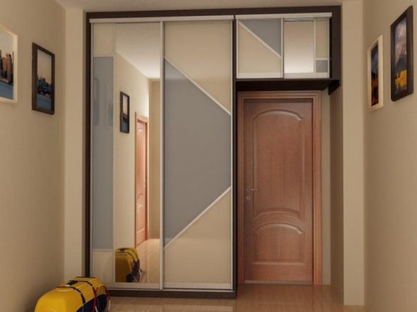 closet with door