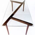Стъклена дизайнерска маса