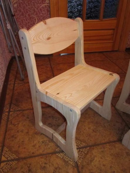 Krzesło dziecięce drewniane