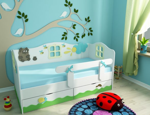 postel se stranou v dětském pokoji