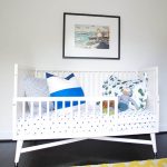 מיטת תינוק עם צד עיצוב