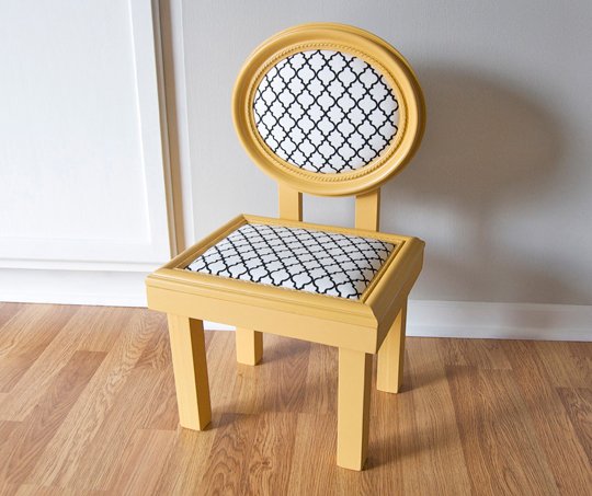 baby chair do-it-yourself from two photo frames