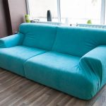 nowoczesny turkusowy sofa