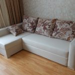kompaktowa narożna sofa do salonu