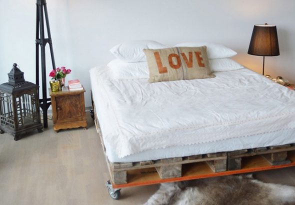 bed of pallets on wheels