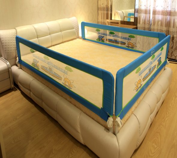 bed playpen na may panig