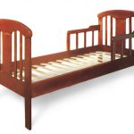 bed with slats