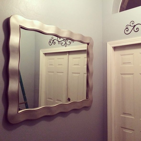 ogledalo u hodniku