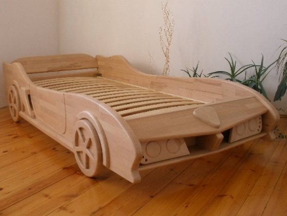 מכונת מיטה מעץ