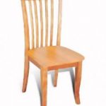 Drewniane krzesła lakiernicze