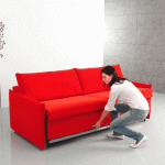 Czerwona sofa transformatorowa