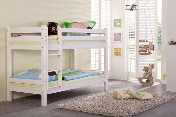 Łóżka piętrowe przy projektowaniu pokoi dziecięcych