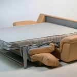 sofa bed na may orthopaedic mattress kung paano pipiliin