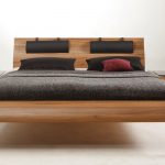 drewno podwójne łóżko