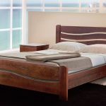 drewniane łóżko fotograficzne
